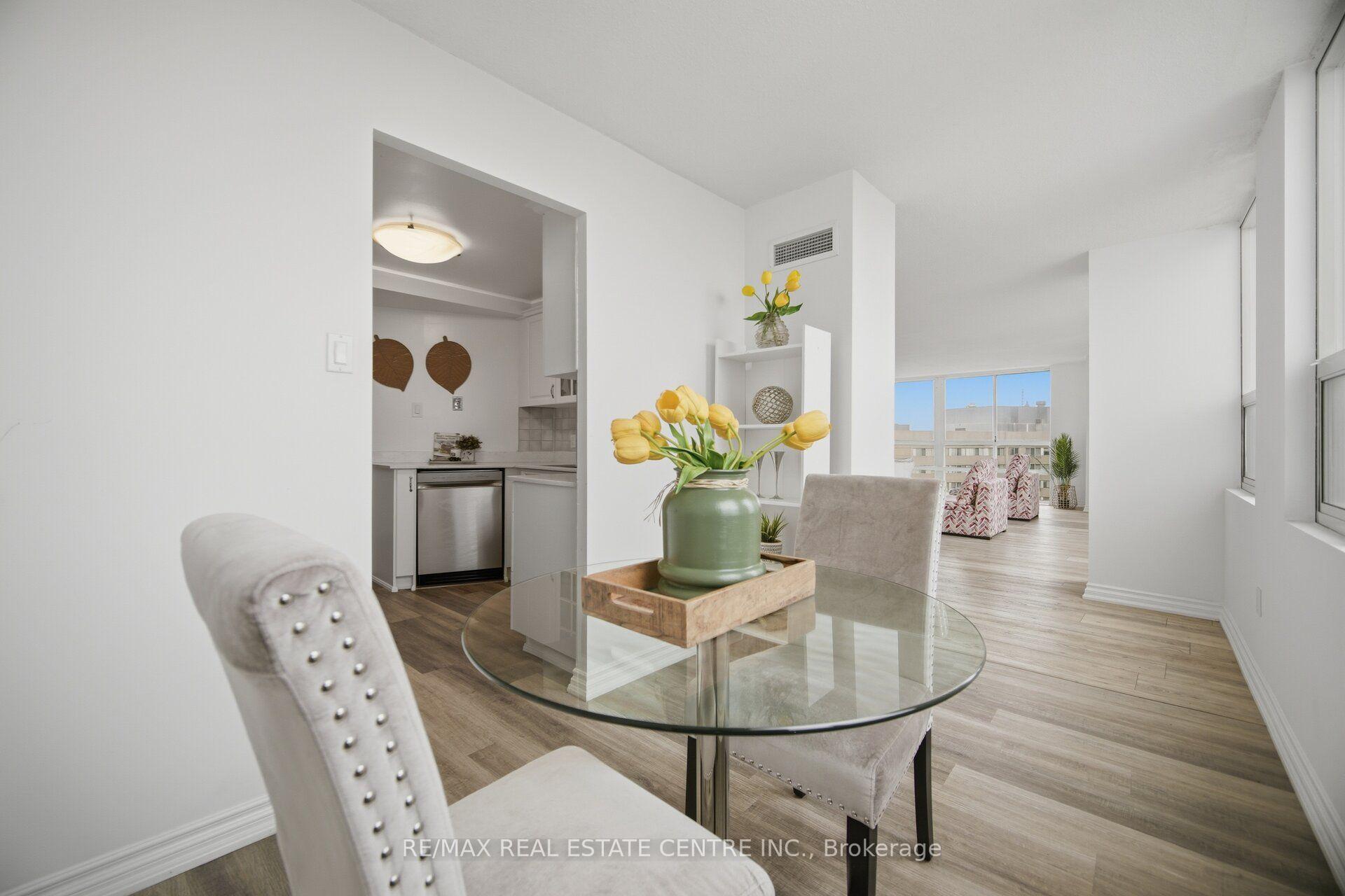 Photo 12 of Unit 2601, 3650 Kaneff Crescent, Mississauga, Mississauga Valleys — HOMEH