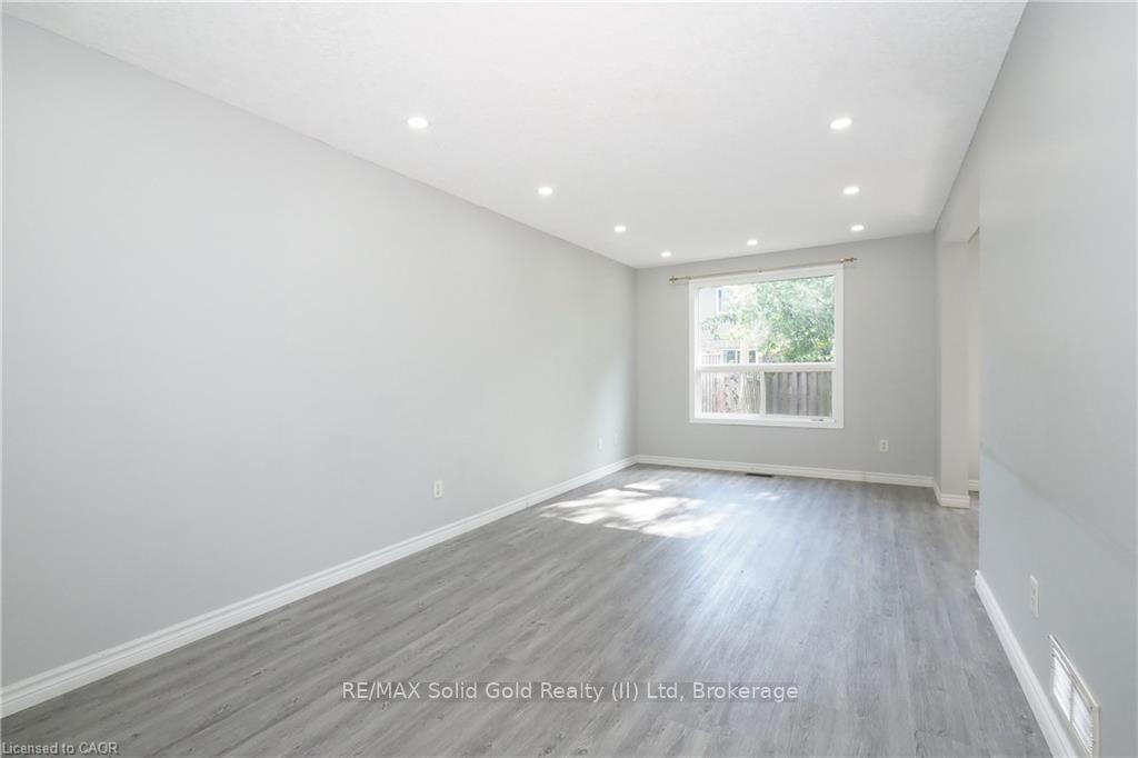 Photo 10 of 776 Paris Boulevard, Waterloo, Beechwood West — HOMEH