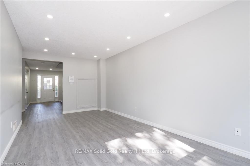 Photo 11 of 776 Paris Boulevard, Waterloo, Beechwood West — HOMEH