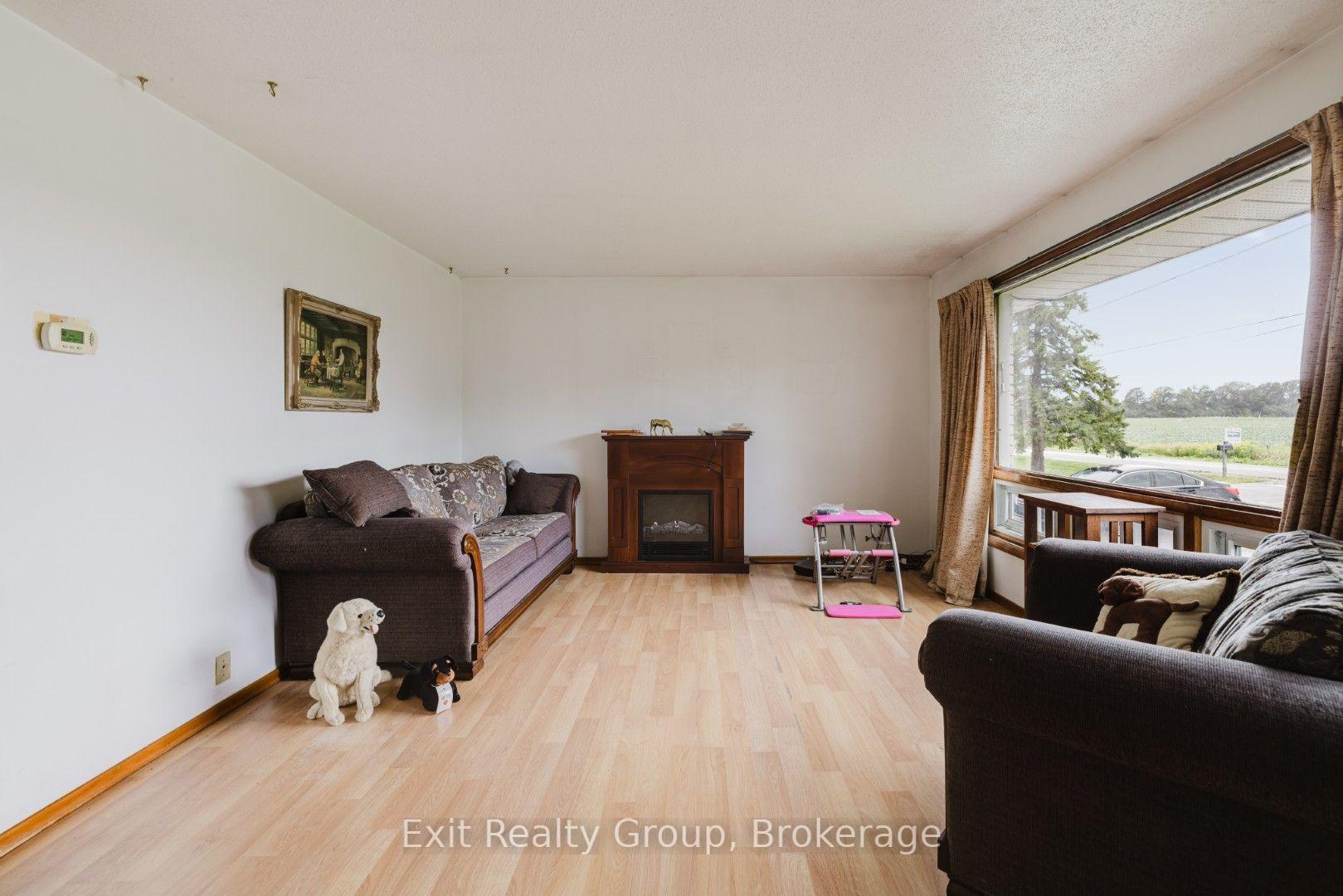 Photo 4 of 142 Sunningdale Drive, Belleville, Thurlow Ward — HOMEH
