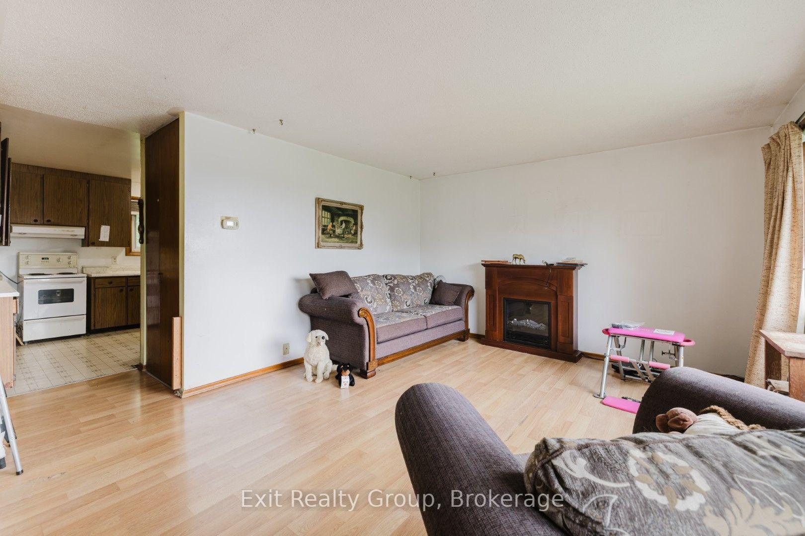 Photo 6 of 142 Sunningdale Drive, Belleville, Thurlow Ward — HOMEH