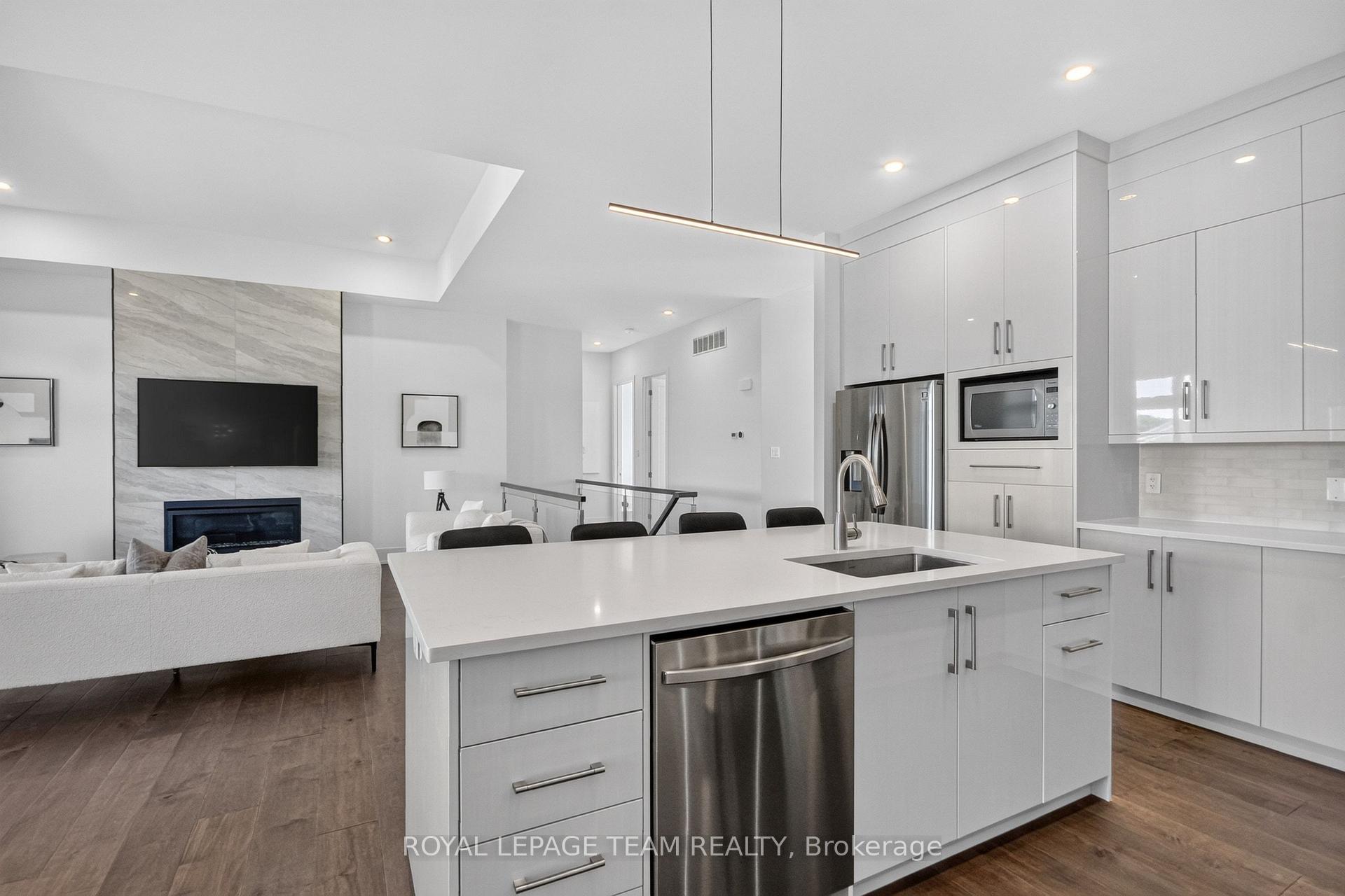 Photo 13 of 4050 Perennial Way, Ottawa, Greely — HOMEH