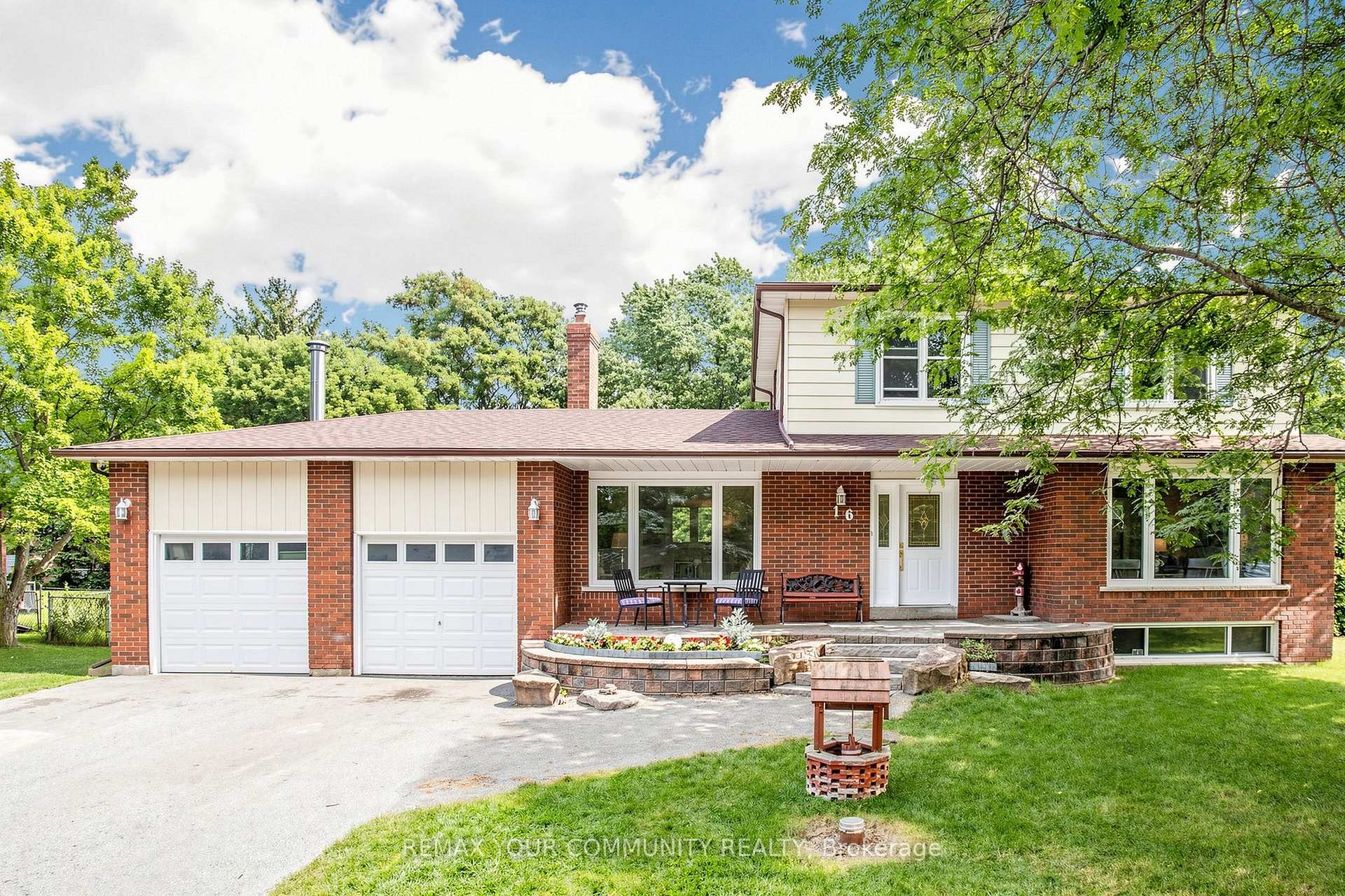 Photo 1 of 16 Ramsay Street, East Gwillimbury, Holland Landing — HOMEH