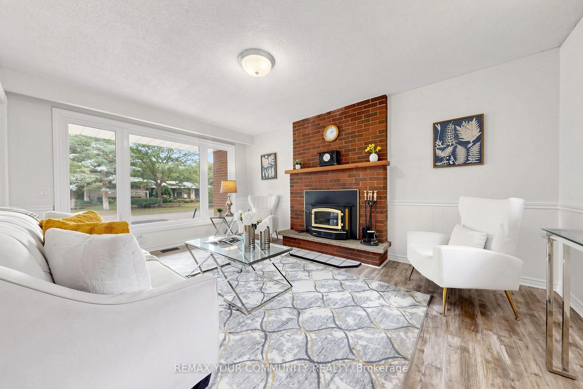 Photo 3 of 16 Ramsay Street, East Gwillimbury, Holland Landing — HOMEH