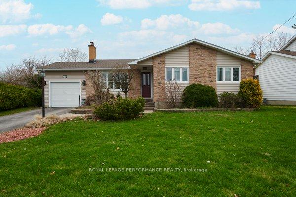 Photo 1 of 401 Phoenix Crescent, Ottawa, Bilberry Creek/Queenswood Heights — HOMEH