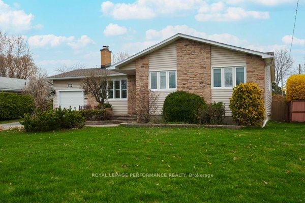 Photo 2 of 401 Phoenix Crescent, Ottawa, Bilberry Creek/Queenswood Heights — HOMEH