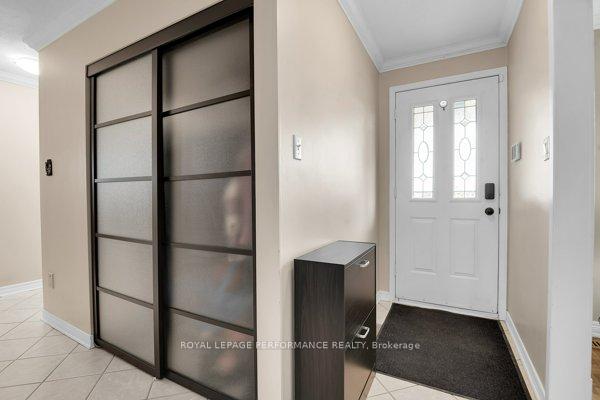 Photo 6 of 401 Phoenix Crescent, Ottawa, Bilberry Creek/Queenswood Heights — HOMEH