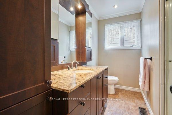 Photo 22 of 401 Phoenix Crescent, Ottawa, Bilberry Creek/Queenswood Heights — HOMEH