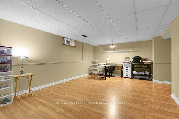 Photo 23 of 401 Phoenix Crescent, Ottawa, Bilberry Creek/Queenswood Heights — HOMEH