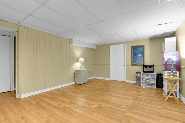 Photo 24 of 401 Phoenix Crescent, Ottawa, Bilberry Creek/Queenswood Heights — HOMEH