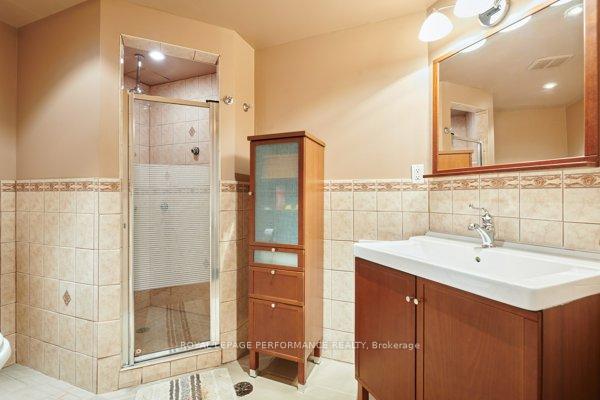 Photo 27 of 401 Phoenix Crescent, Ottawa, Bilberry Creek/Queenswood Heights — HOMEH