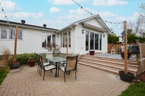 Photo 30 of 401 Phoenix Crescent, Ottawa, Bilberry Creek/Queenswood Heights — HOMEH