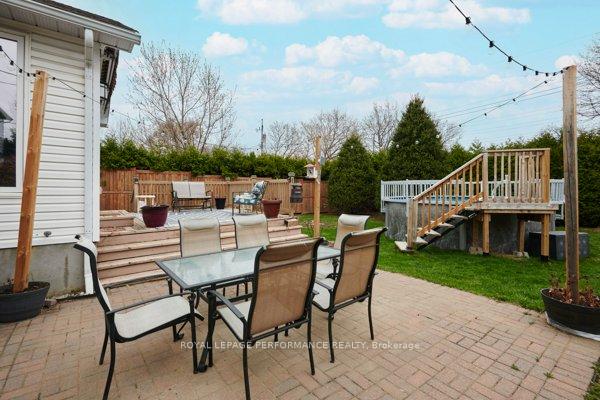 Photo 31 of 401 Phoenix Crescent, Ottawa, Bilberry Creek/Queenswood Heights — HOMEH