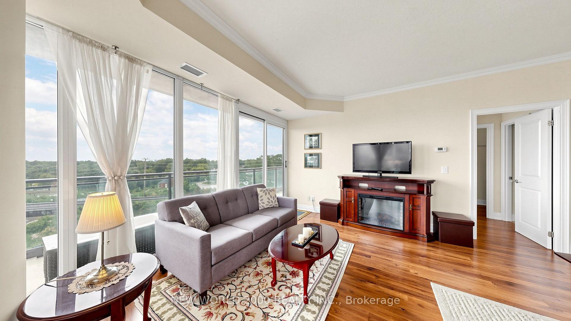 Photo 4 of Unit 502, 100 John Street, Brampton, Downtown Brampton — HOMEH