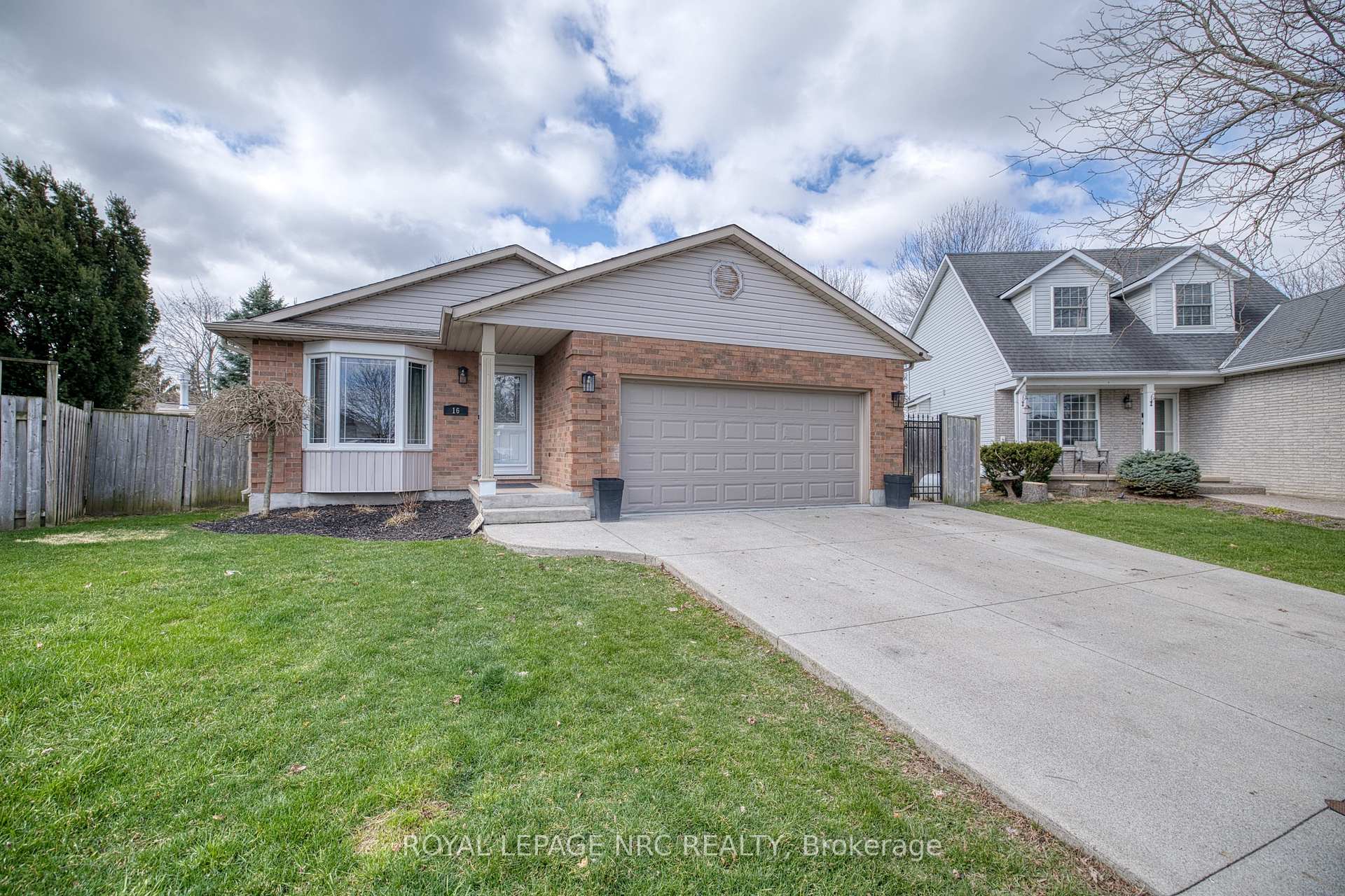 Photo 1 of 16 Leonard Drive, St. Catharines, Rykert/Vansickle — HOMEH