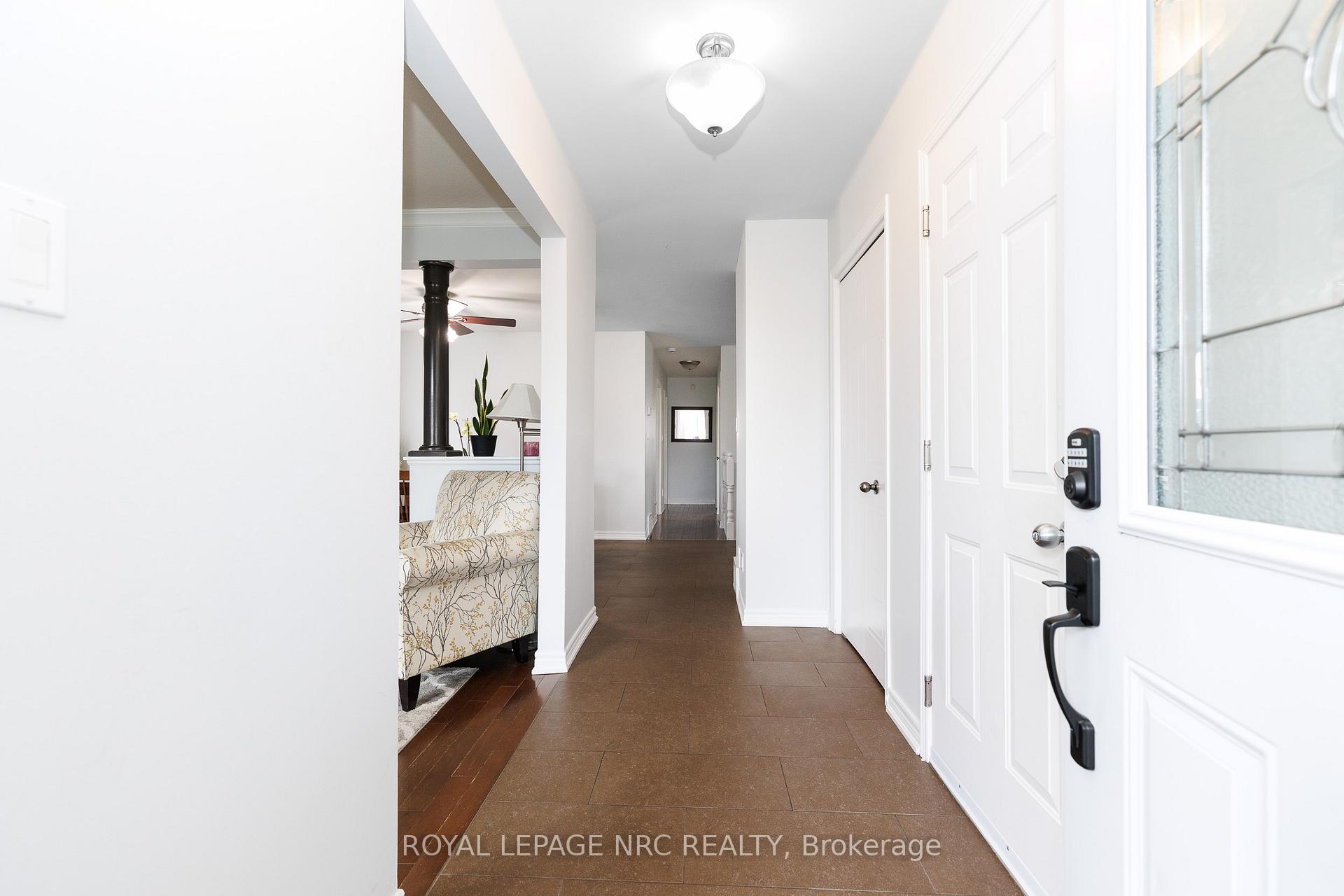 Photo 3 of 16 Leonard Drive, St. Catharines, Rykert/Vansickle — HOMEH