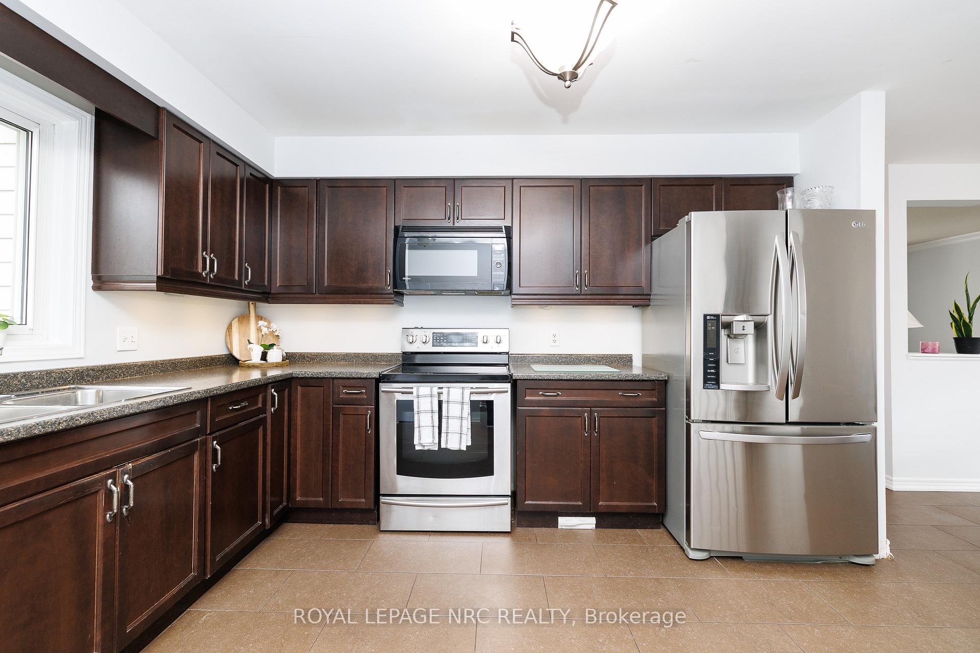 Photo 9 of 16 Leonard Drive, St. Catharines, Rykert/Vansickle — HOMEH