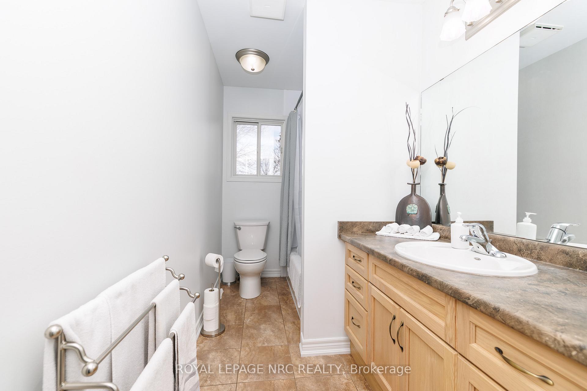 Photo 11 of 16 Leonard Drive, St. Catharines, Rykert/Vansickle — HOMEH