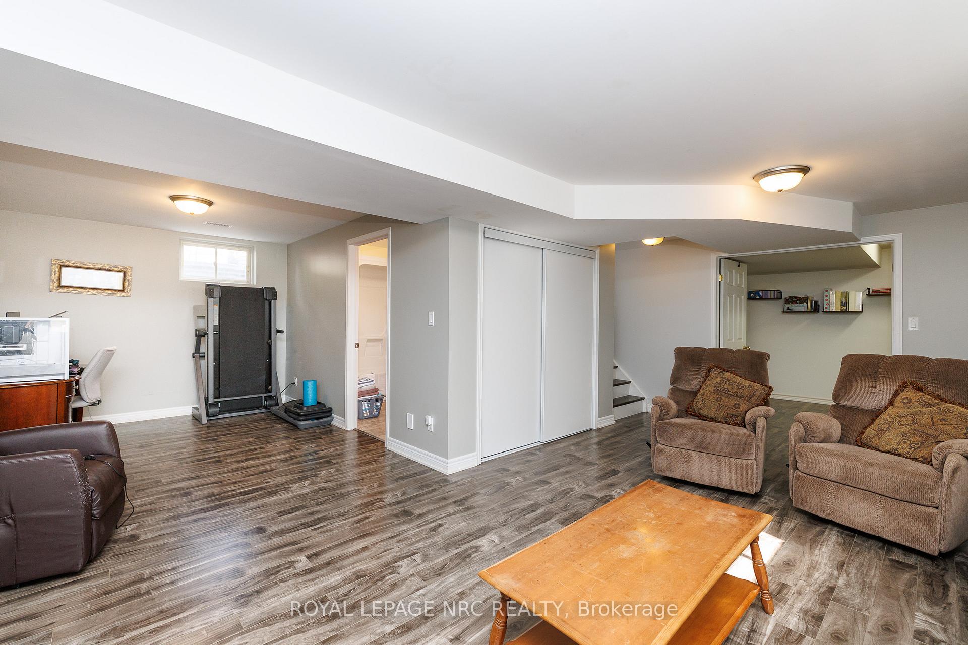 Photo 17 of 16 Leonard Drive, St. Catharines, Rykert/Vansickle — HOMEH