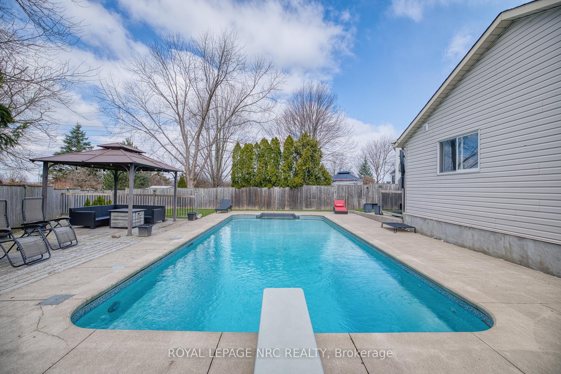 Photo 24 of 16 Leonard Drive, St. Catharines, Rykert/Vansickle — HOMEH