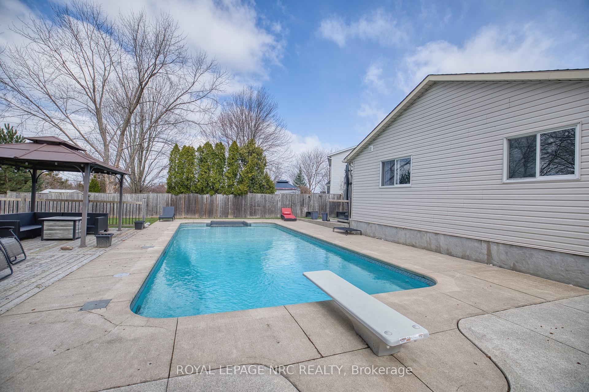 Photo 25 of 16 Leonard Drive, St. Catharines, Rykert/Vansickle — HOMEH