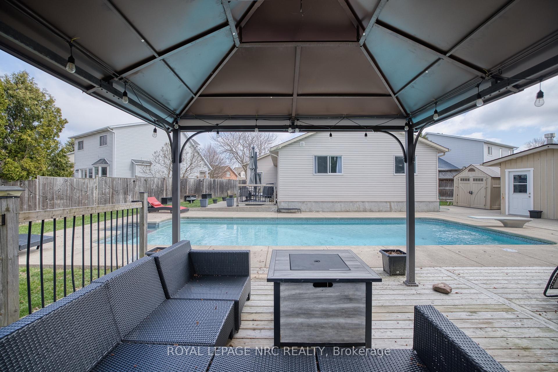 Photo 26 of 16 Leonard Drive, St. Catharines, Rykert/Vansickle — HOMEH