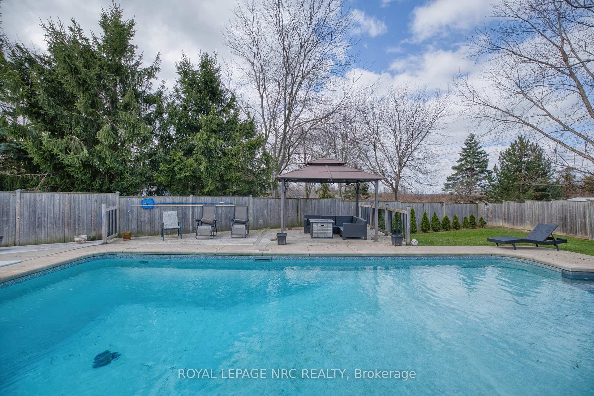 Photo 28 of 16 Leonard Drive, St. Catharines, Rykert/Vansickle — HOMEH