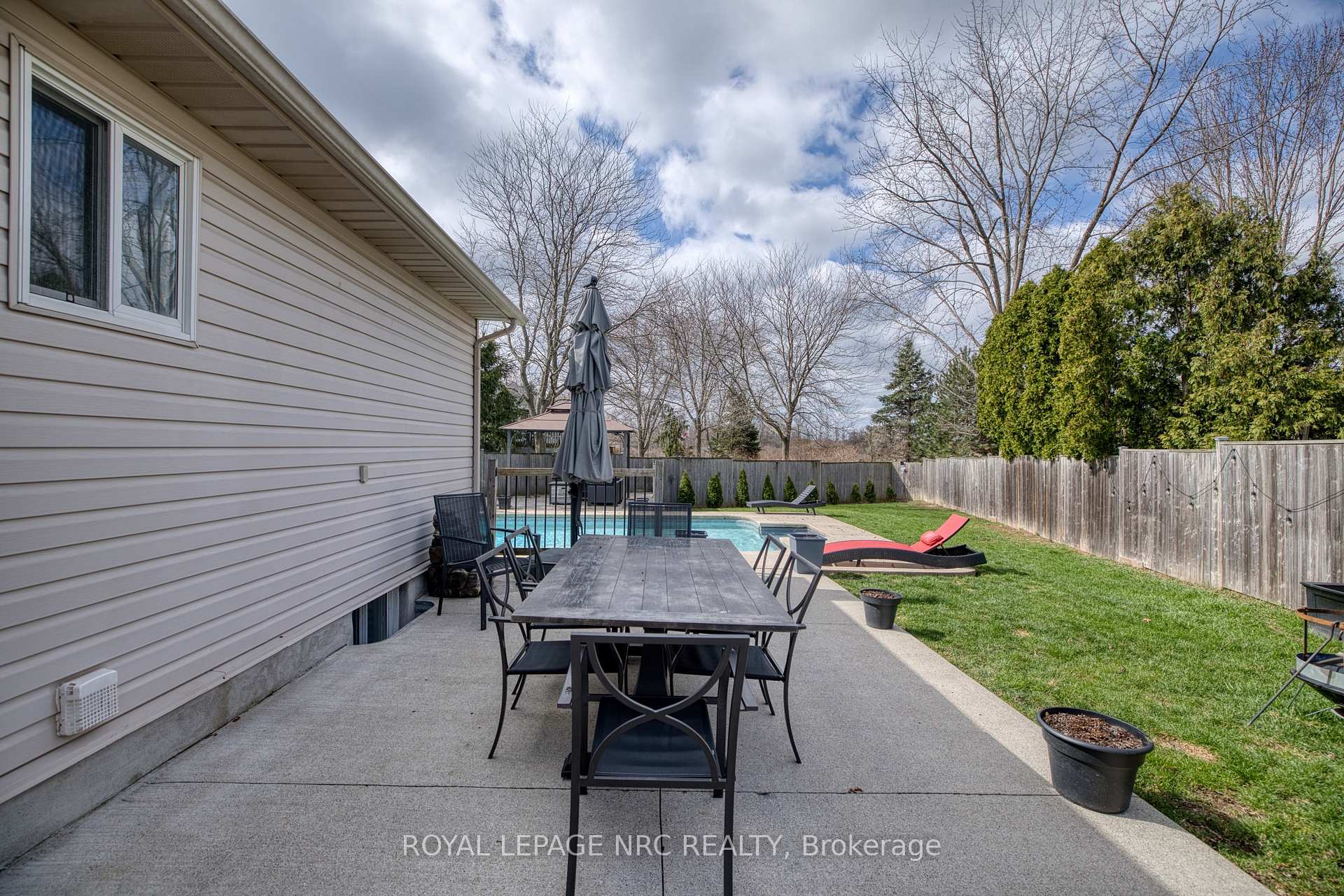 Photo 30 of 16 Leonard Drive, St. Catharines, Rykert/Vansickle — HOMEH
