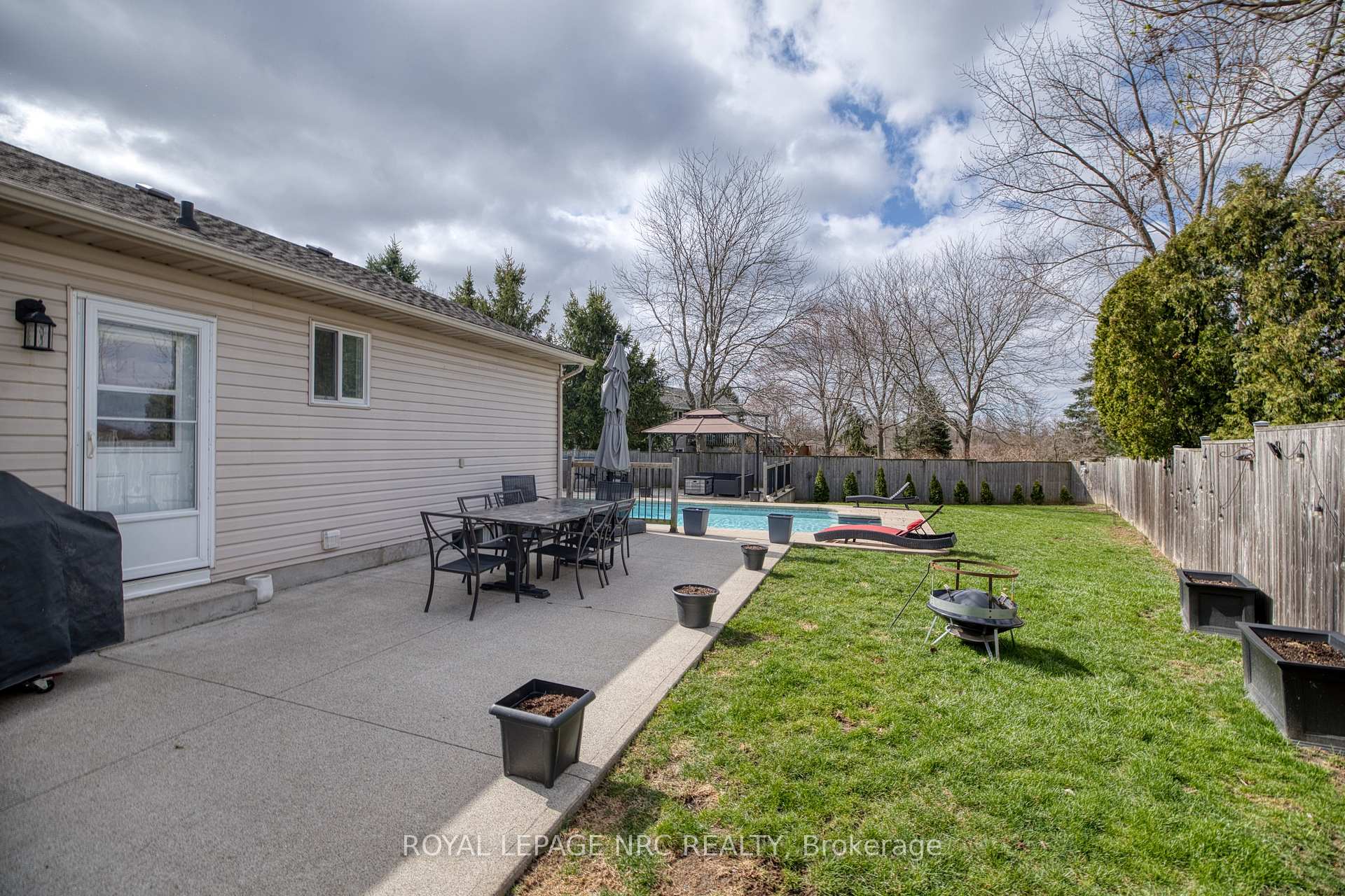 Photo 31 of 16 Leonard Drive, St. Catharines, Rykert/Vansickle — HOMEH