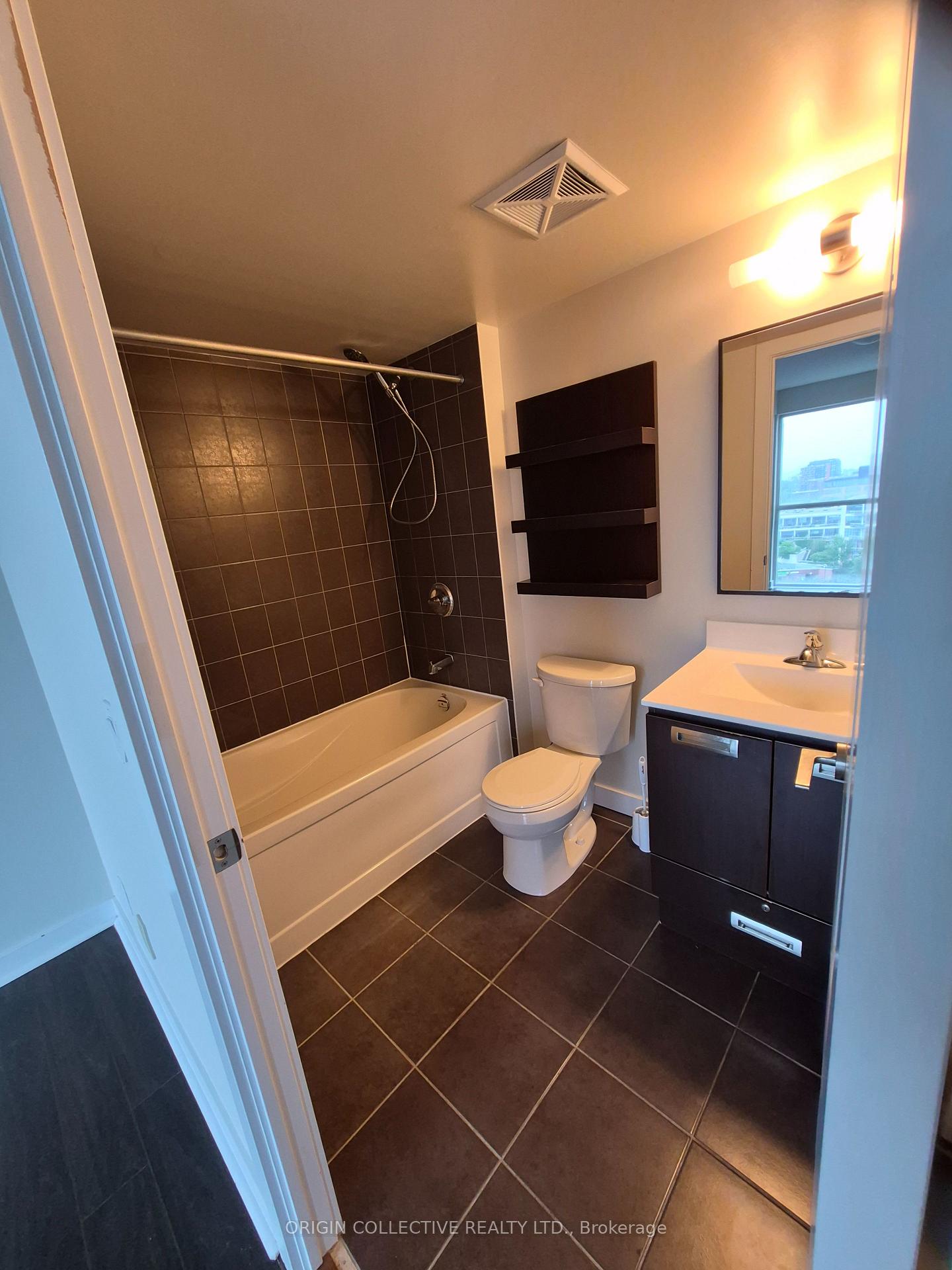 Photo 5 of 100 Western Battery Rd 1404, Toronto, Niagara — HOMEH