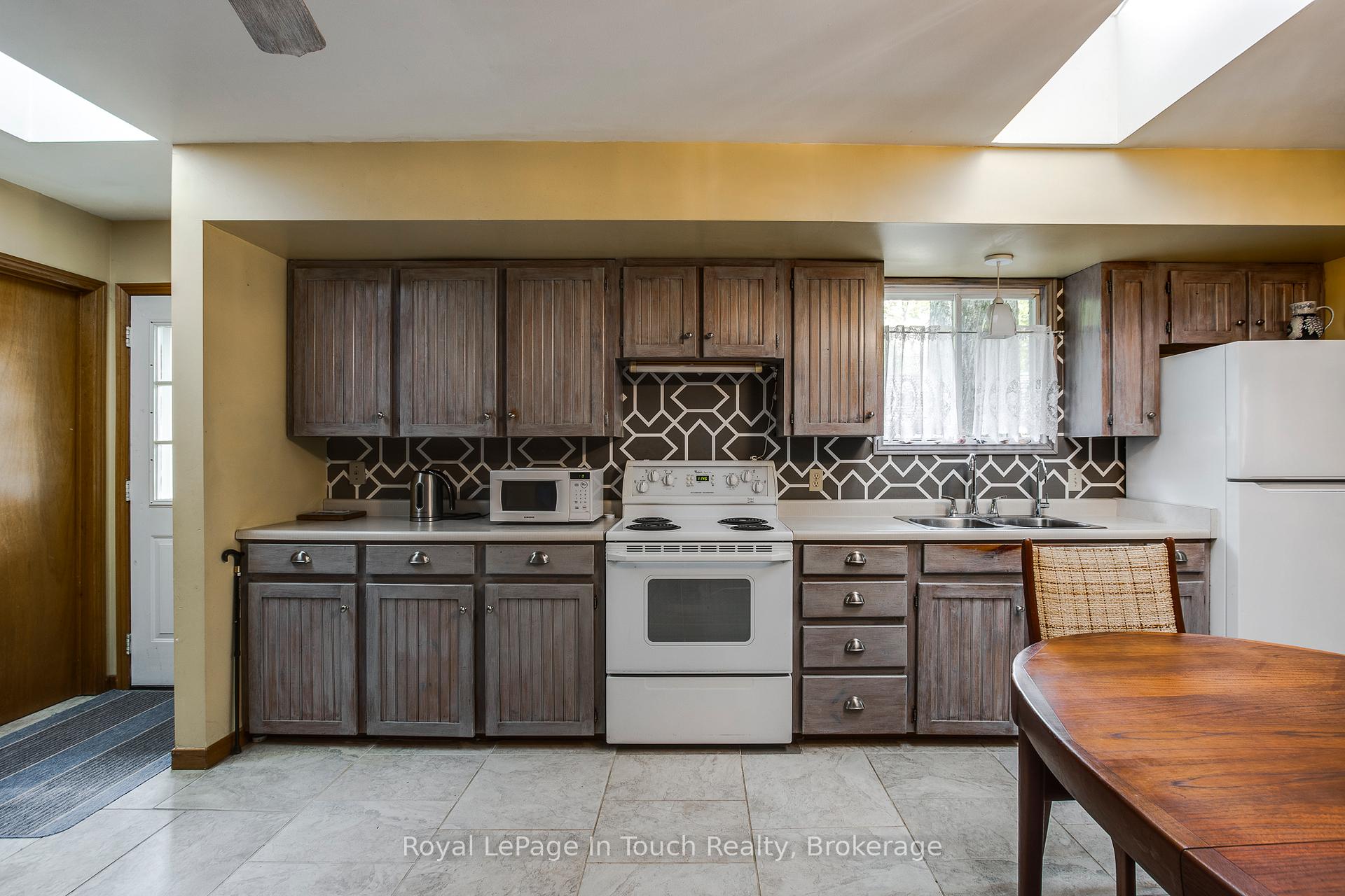 Photo 3 of 171 Oliver Drive, Tiny, Rural Tiny — HOMEH