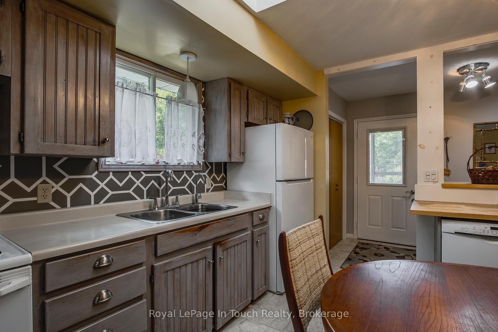 Photo 4 of 171 Oliver Drive, Tiny, Rural Tiny — HOMEH