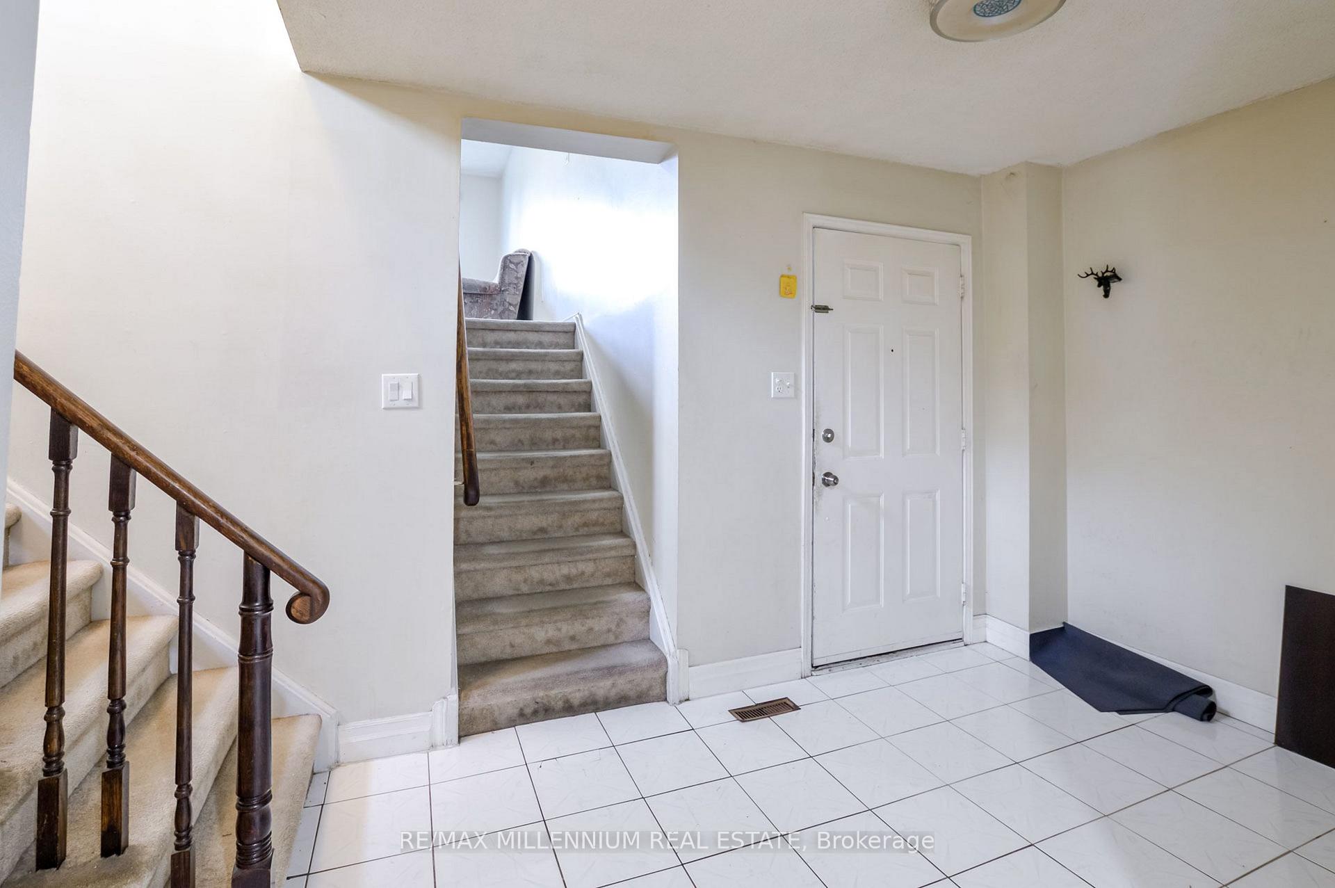 Photo 3 of 651 Shetani Place, Mississauga, Creditview — HOMEH