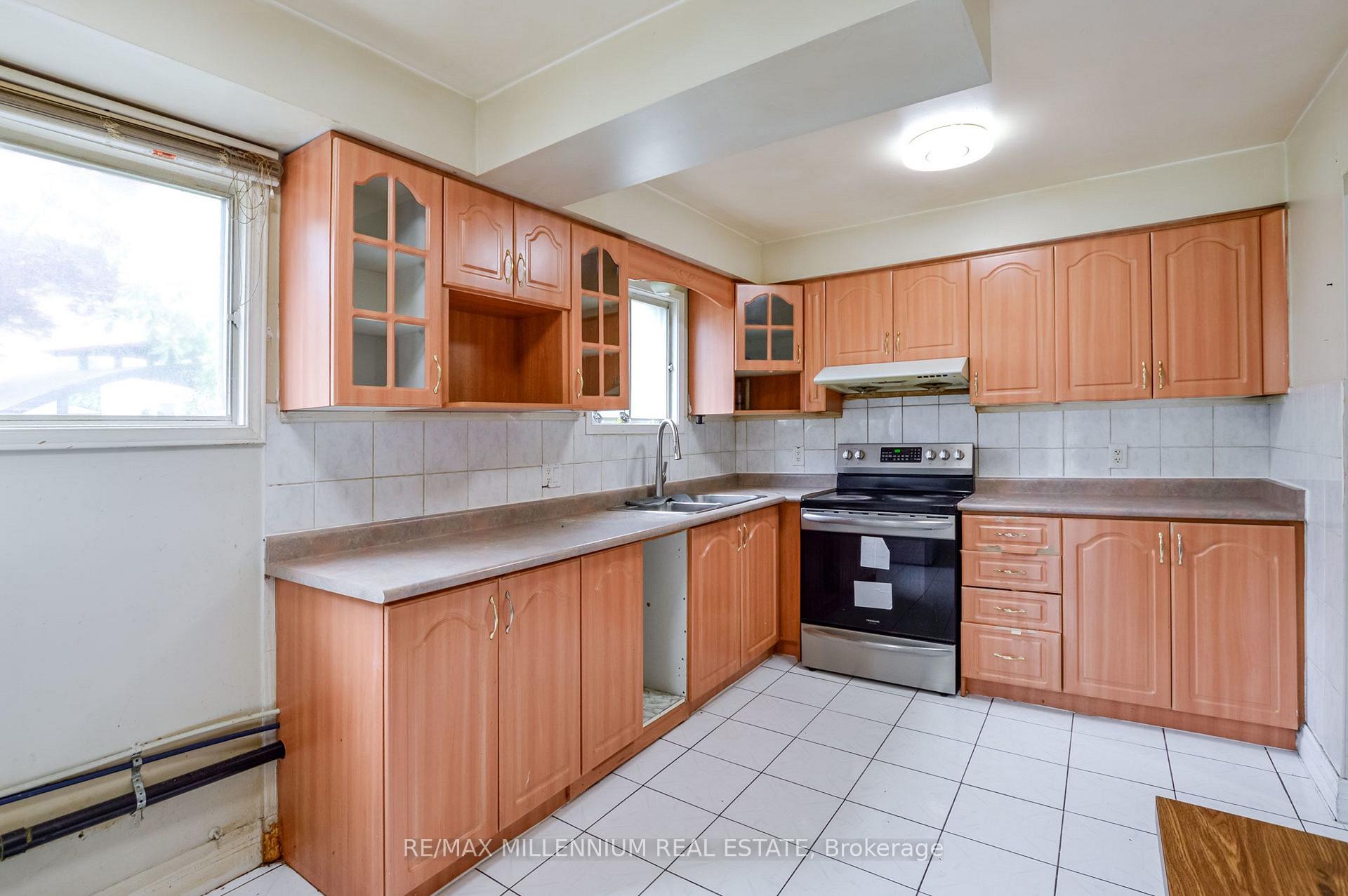 Photo 5 of 651 Shetani Place, Mississauga, Creditview — HOMEH