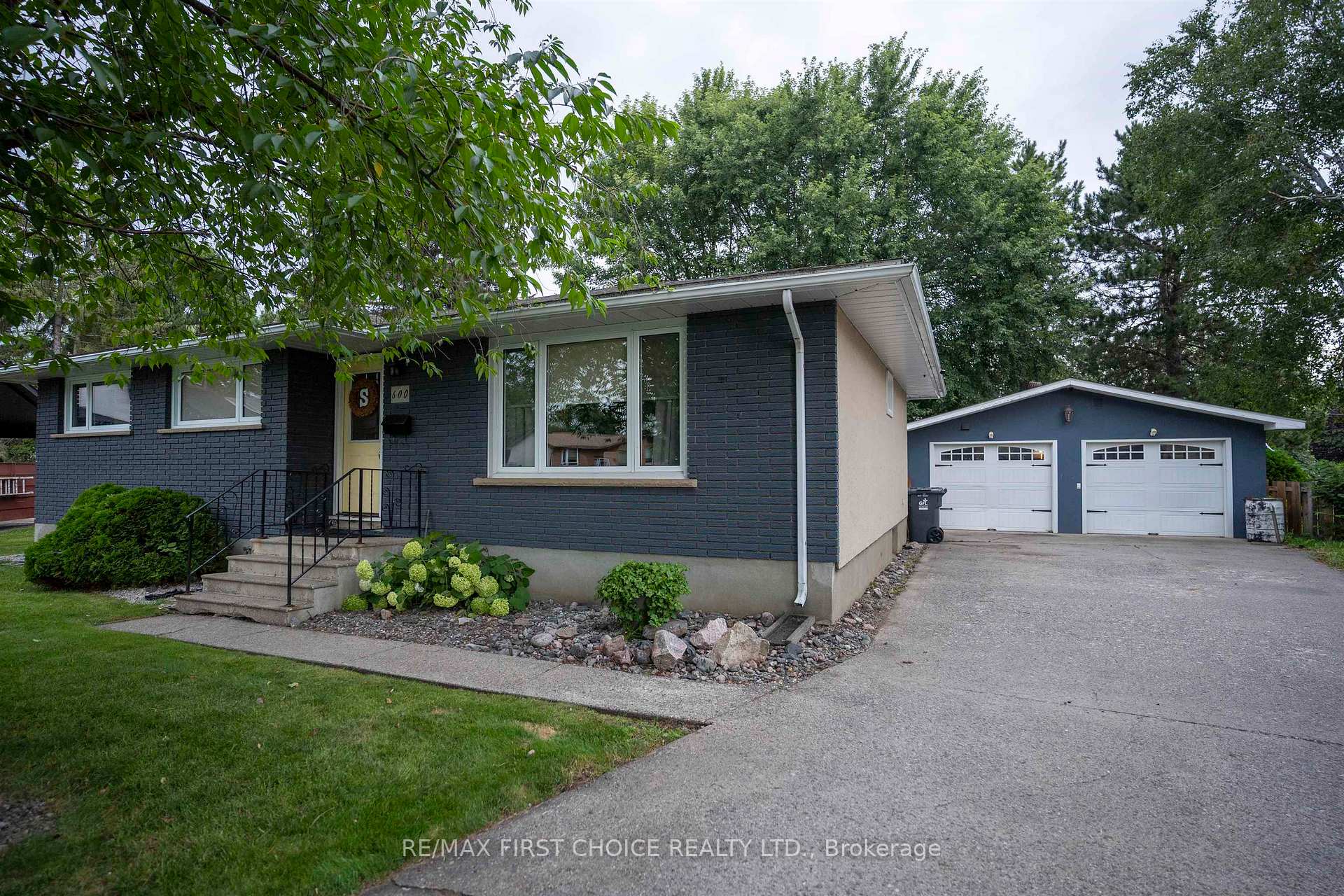 Photo 1 of 600 Ashdale Place, Thunder Bay, Edgewater Park — HOMEH