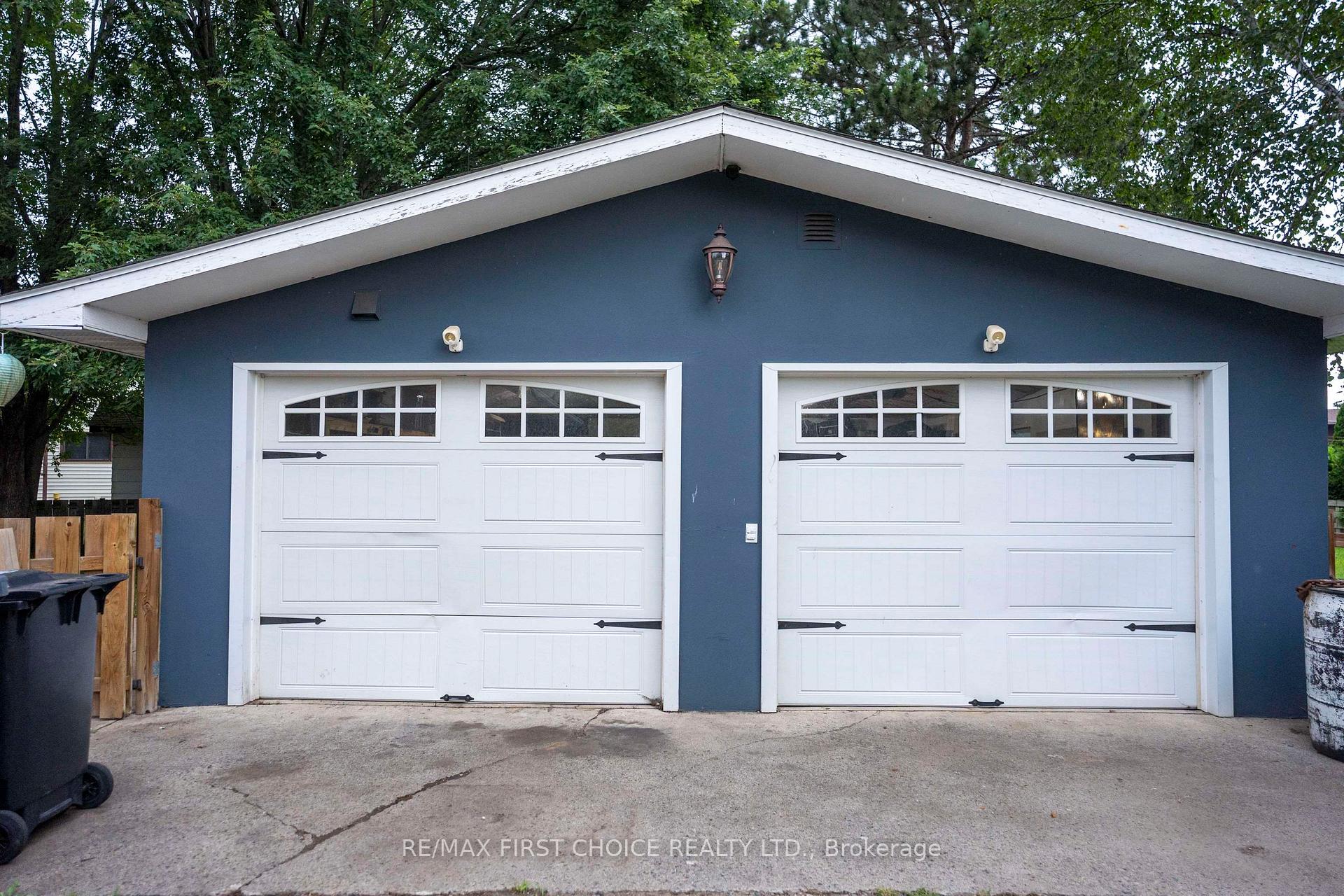 Photo 2 of 600 Ashdale Place, Thunder Bay, Edgewater Park — HOMEH