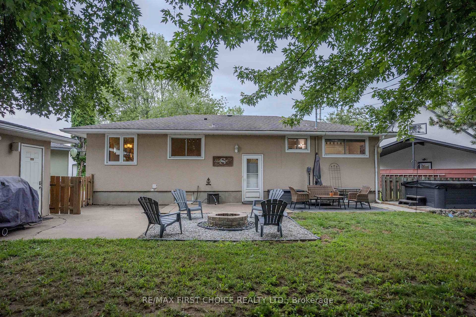 Photo 3 of 600 Ashdale Place, Thunder Bay, Edgewater Park — HOMEH