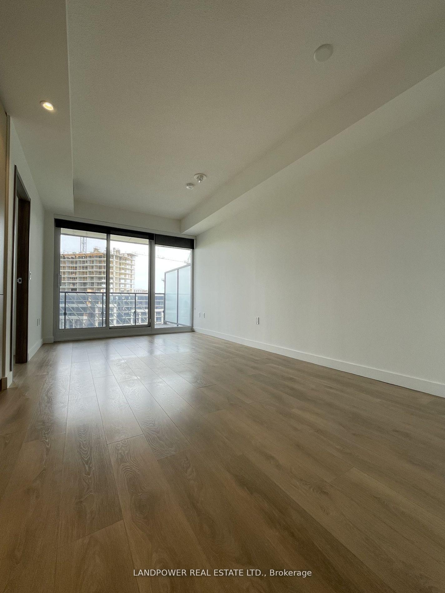 Photo 3 of Unit 810, 85 McMahon Drive, North York, Bayview Village — HOMEH