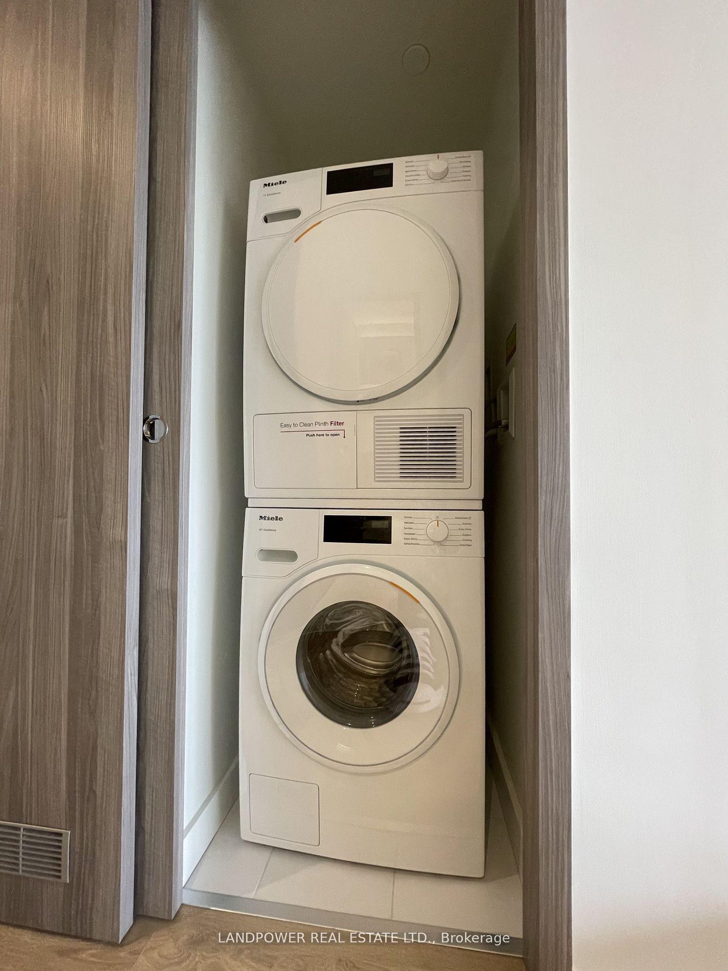 Photo 10 of Unit 810, 85 McMahon Drive, North York, Bayview Village — HOMEH