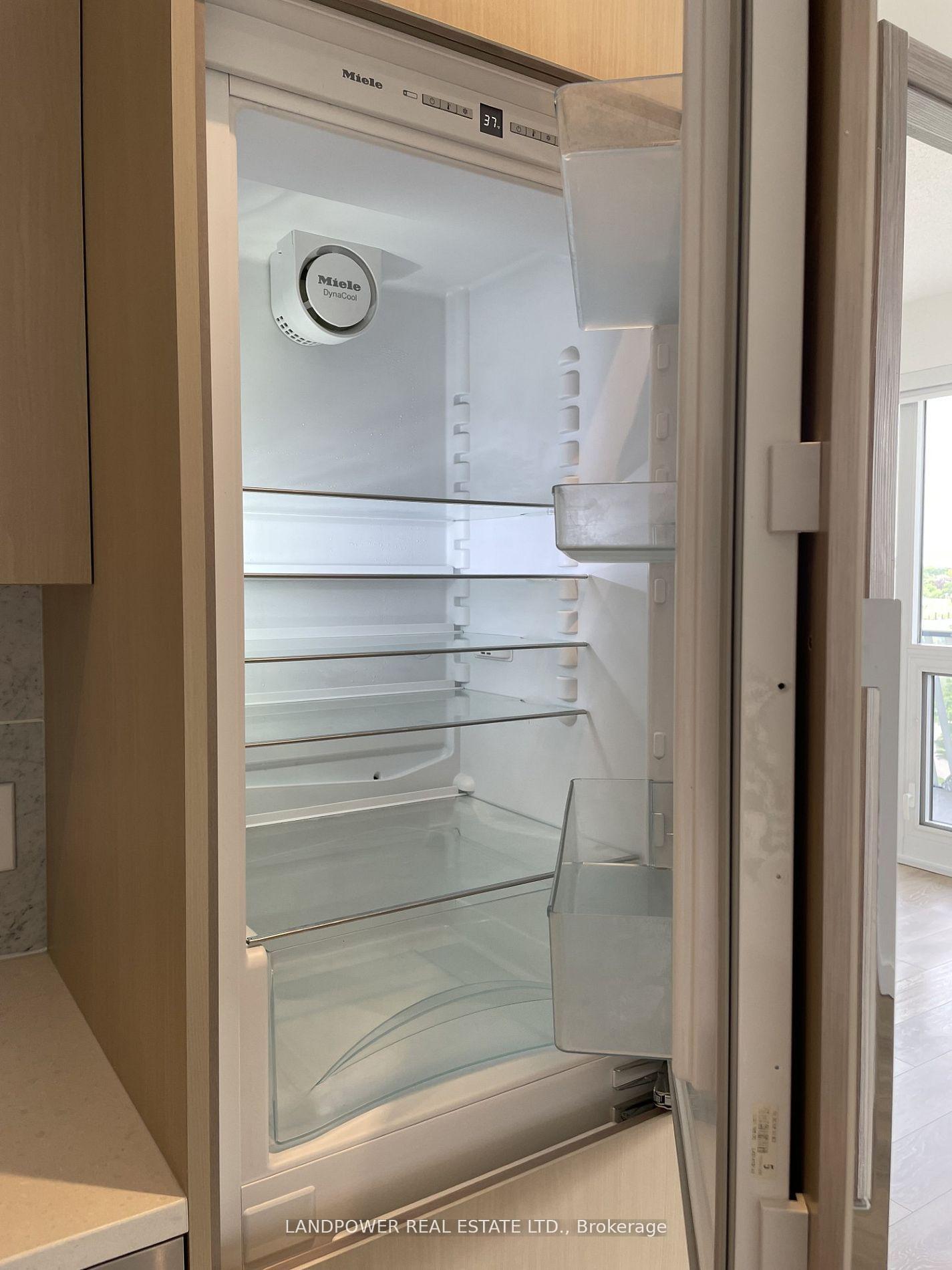 Photo 11 of Unit 810, 85 McMahon Drive, North York, Bayview Village — HOMEH