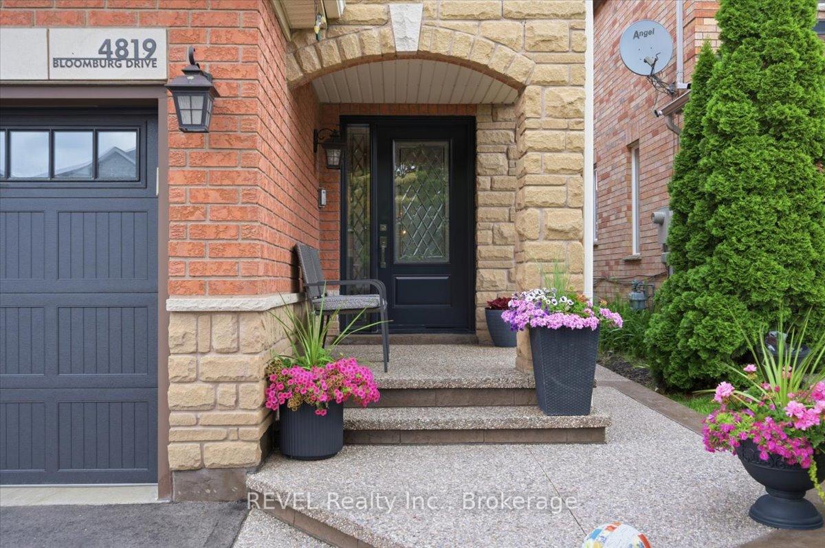 Photo 3 of 4819 Bloomburg Drive, Mississauga, Churchill Meadows — HOMEH