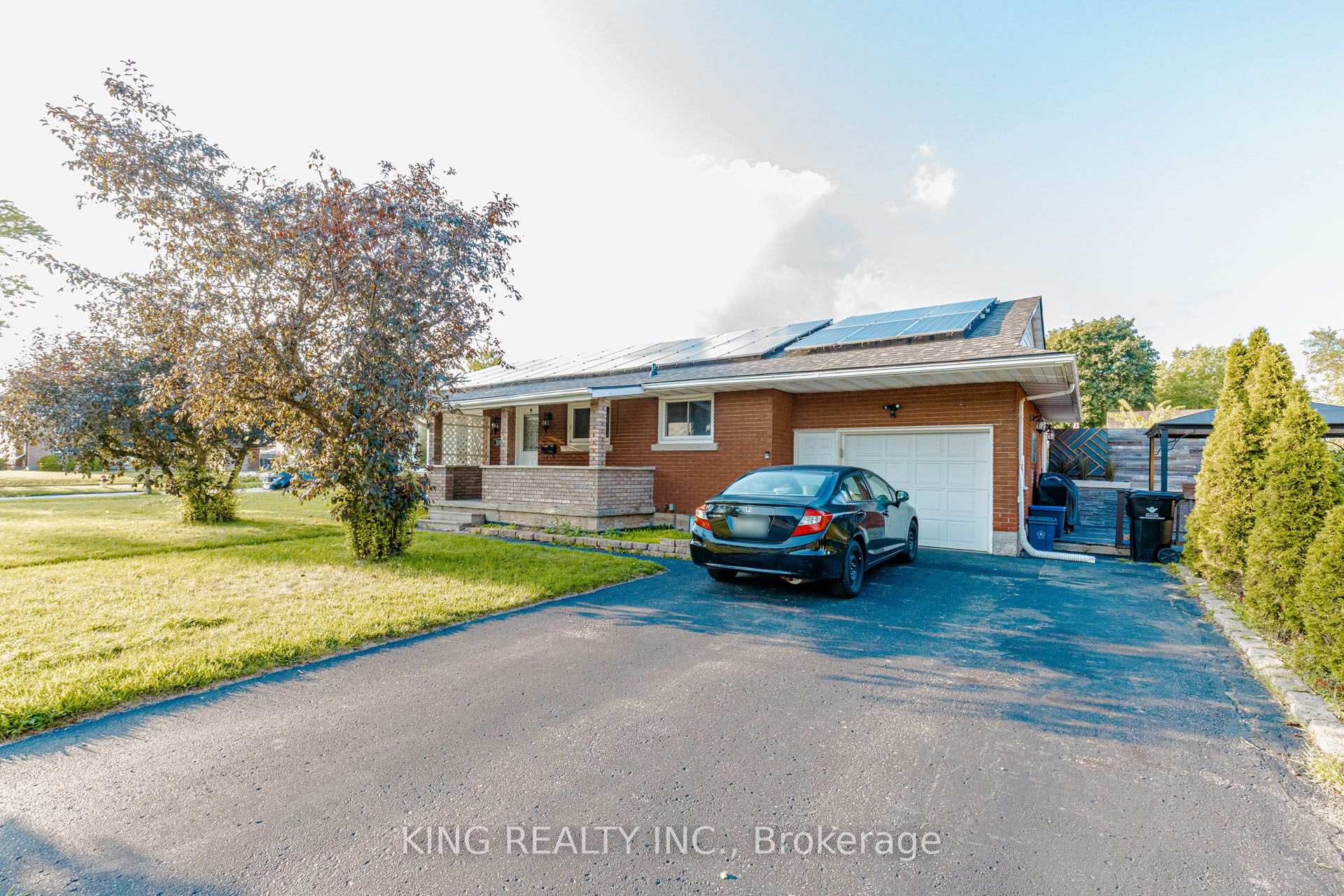 Photo of Unit Upper, 392 Greenfield Avenue