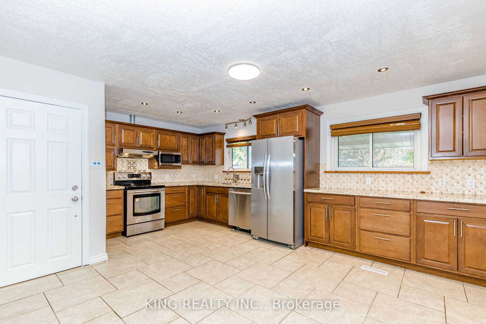 Photo 3 of Unit Upper, 392 Greenfield Avenue, Kitchener, Vanier - Kitchener — HOMEH