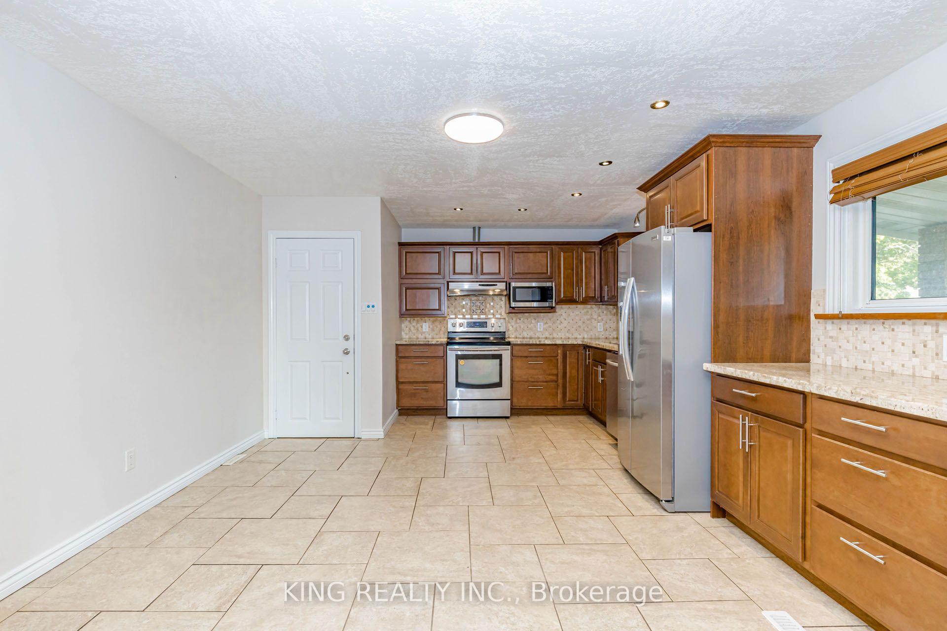Photo 5 of Unit Upper, 392 Greenfield Avenue, Kitchener, Vanier - Kitchener — HOMEH