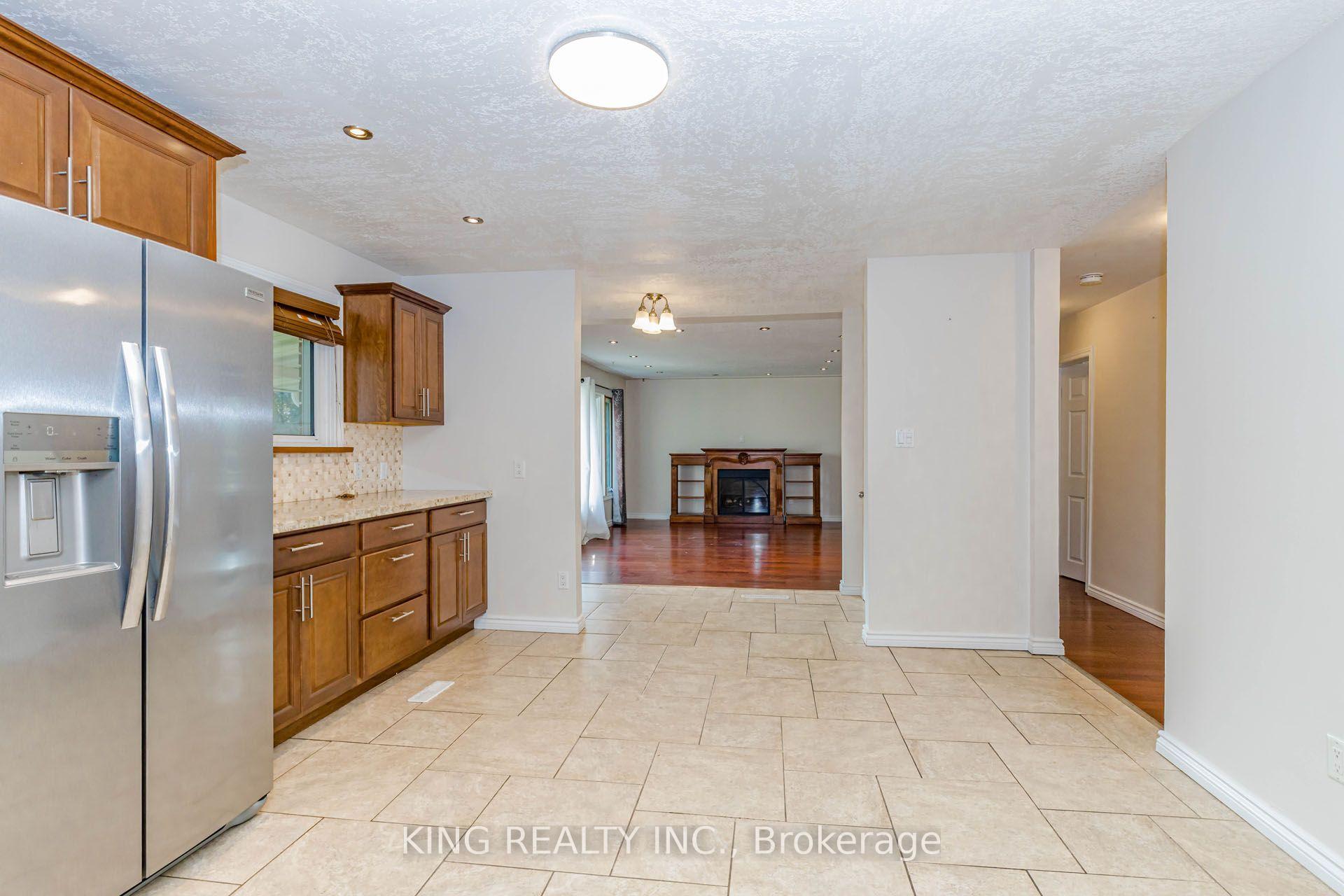 Photo 6 of Unit Upper, 392 Greenfield Avenue, Kitchener, Vanier - Kitchener — HOMEH