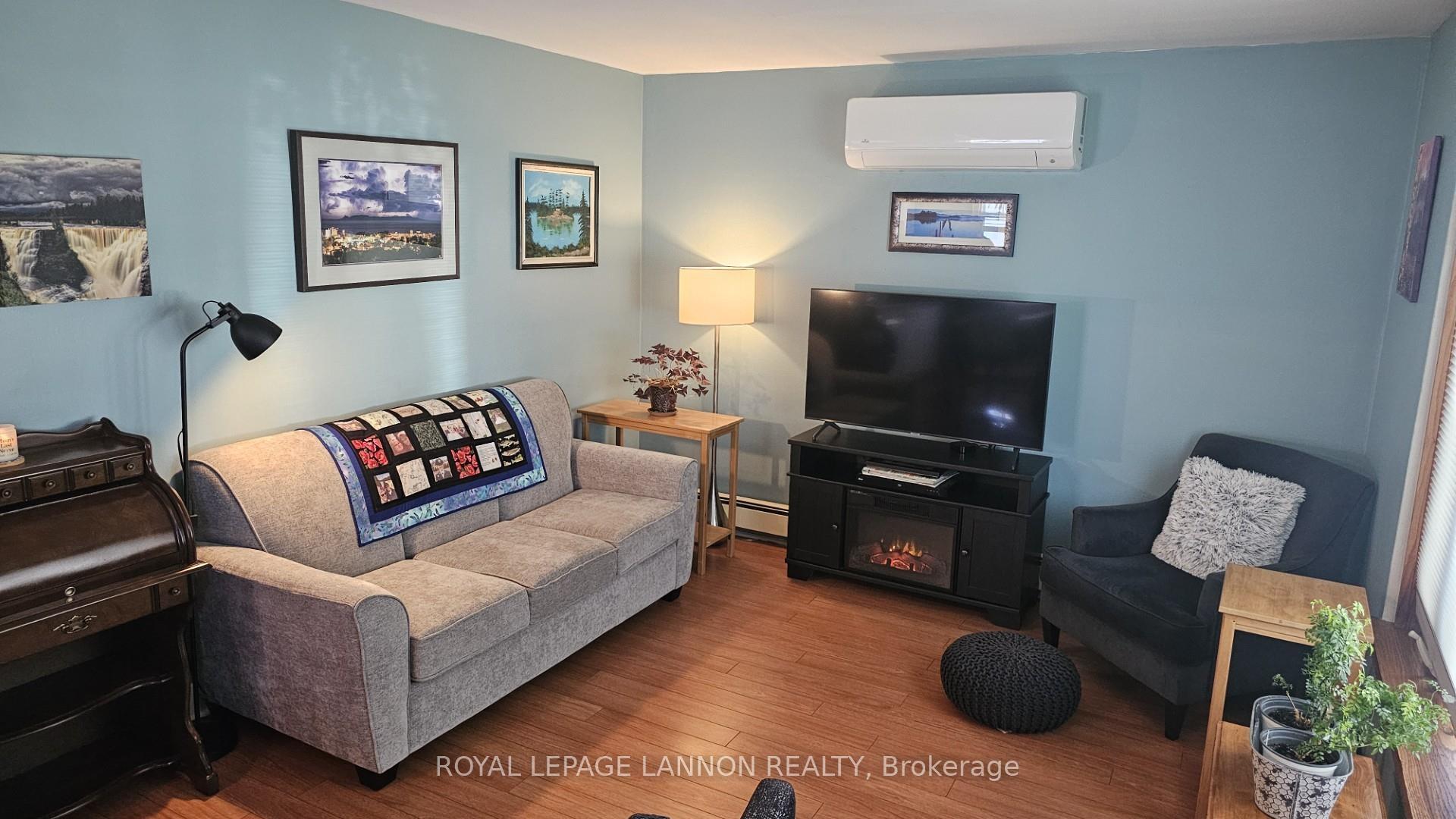 Photo 2 of 606 Kingsway, Thunder Bay, Hyde Park — HOMEH