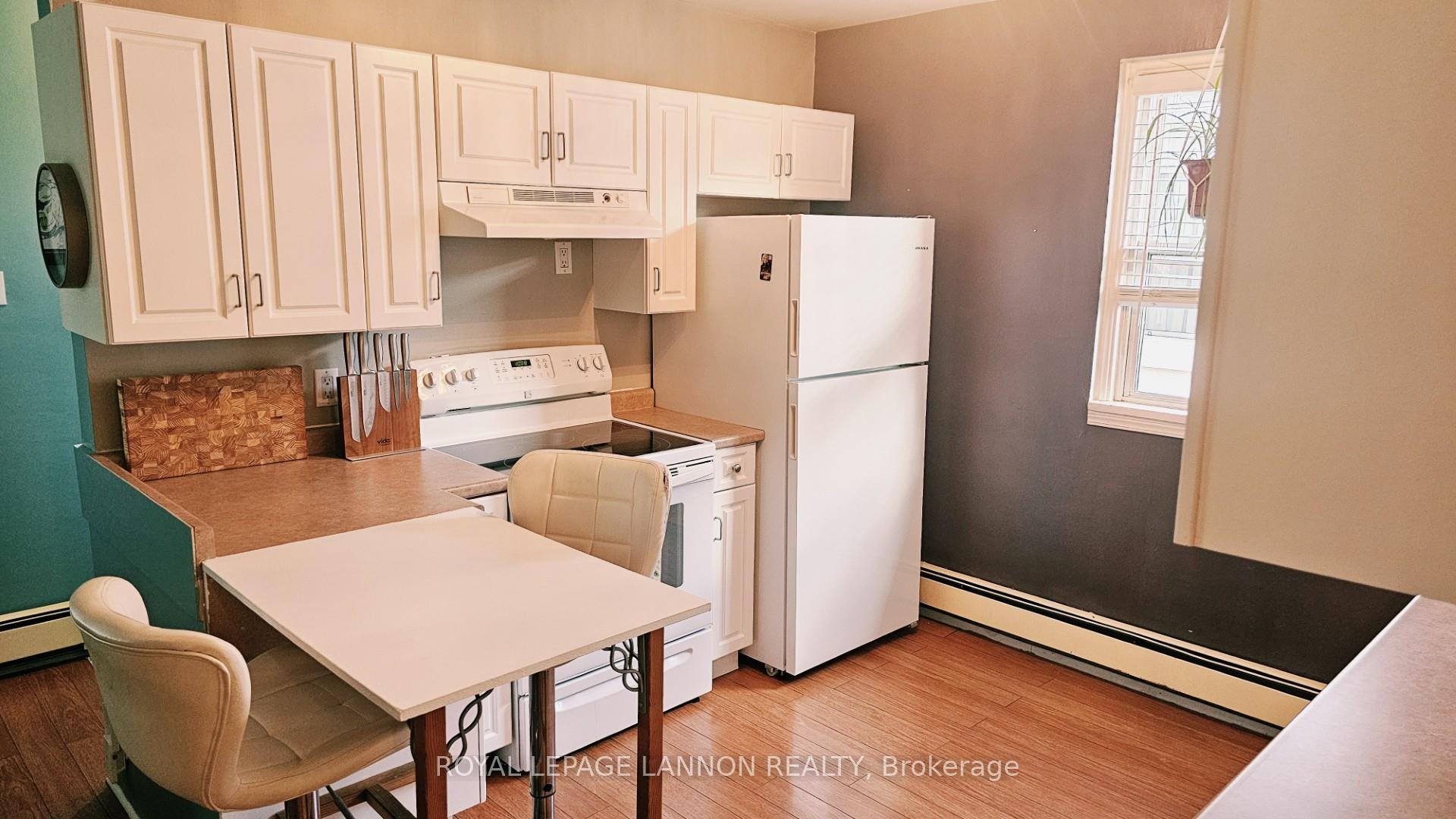 Photo 4 of 606 Kingsway, Thunder Bay, Hyde Park — HOMEH