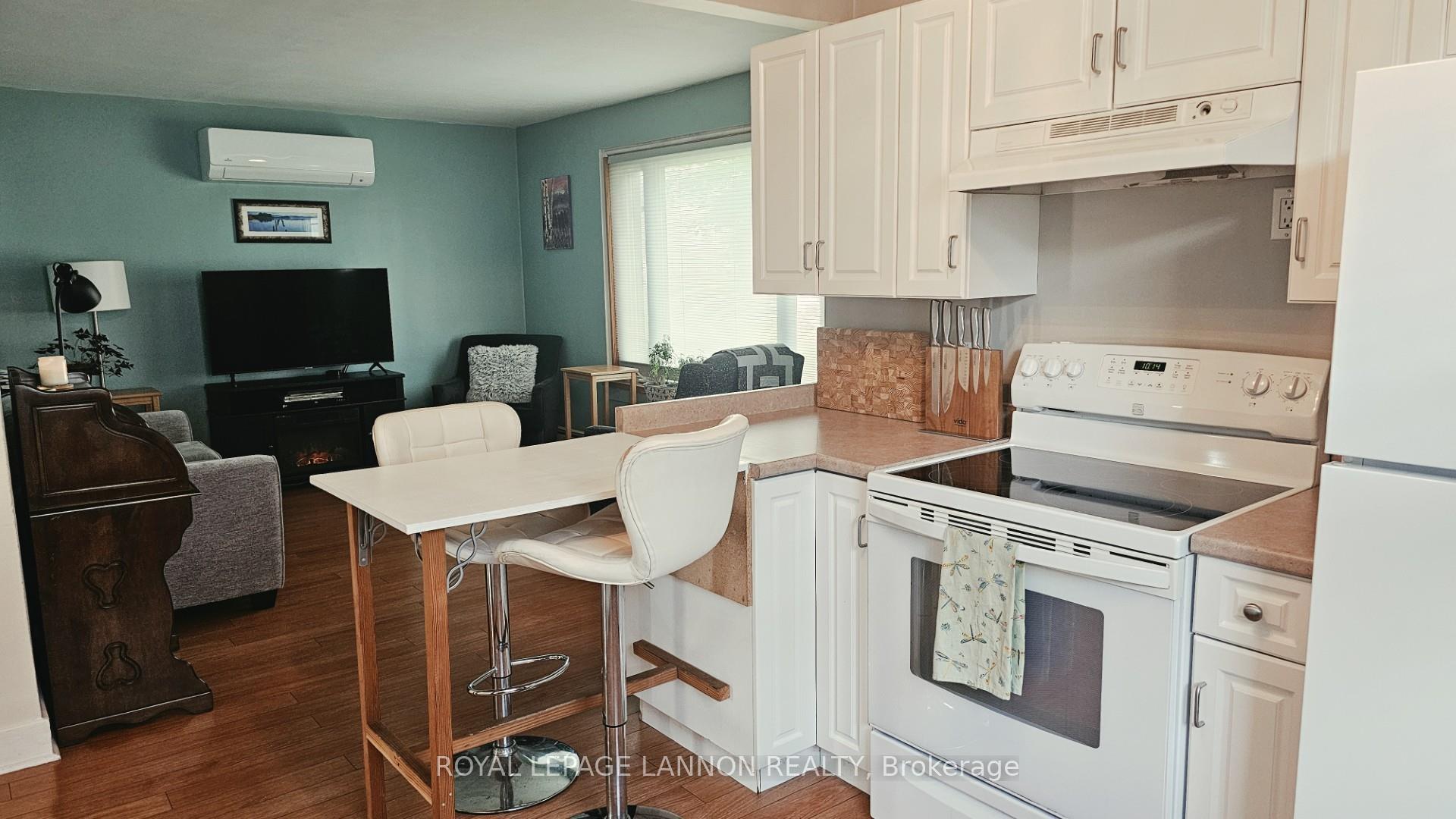 Photo 5 of 606 Kingsway, Thunder Bay, Hyde Park — HOMEH