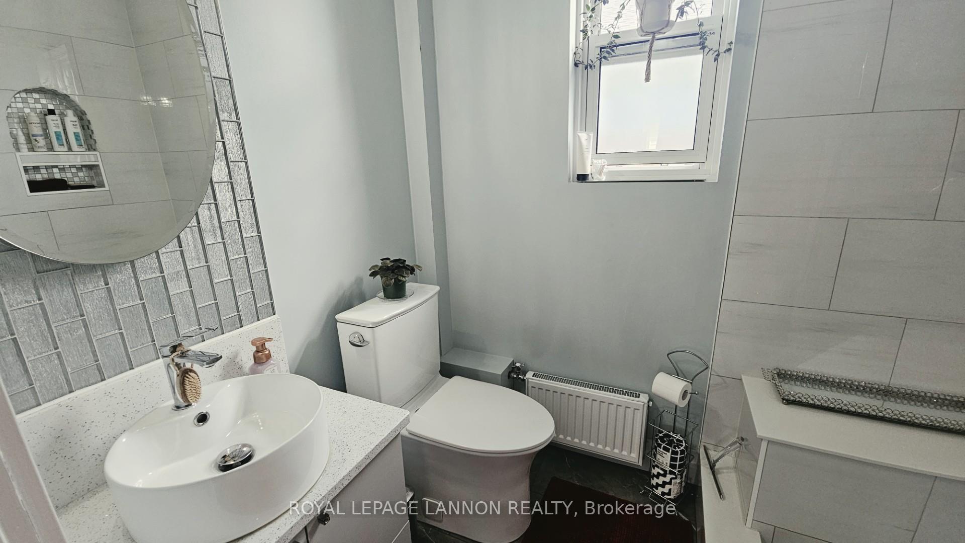 Photo 8 of 606 Kingsway, Thunder Bay, Hyde Park — HOMEH