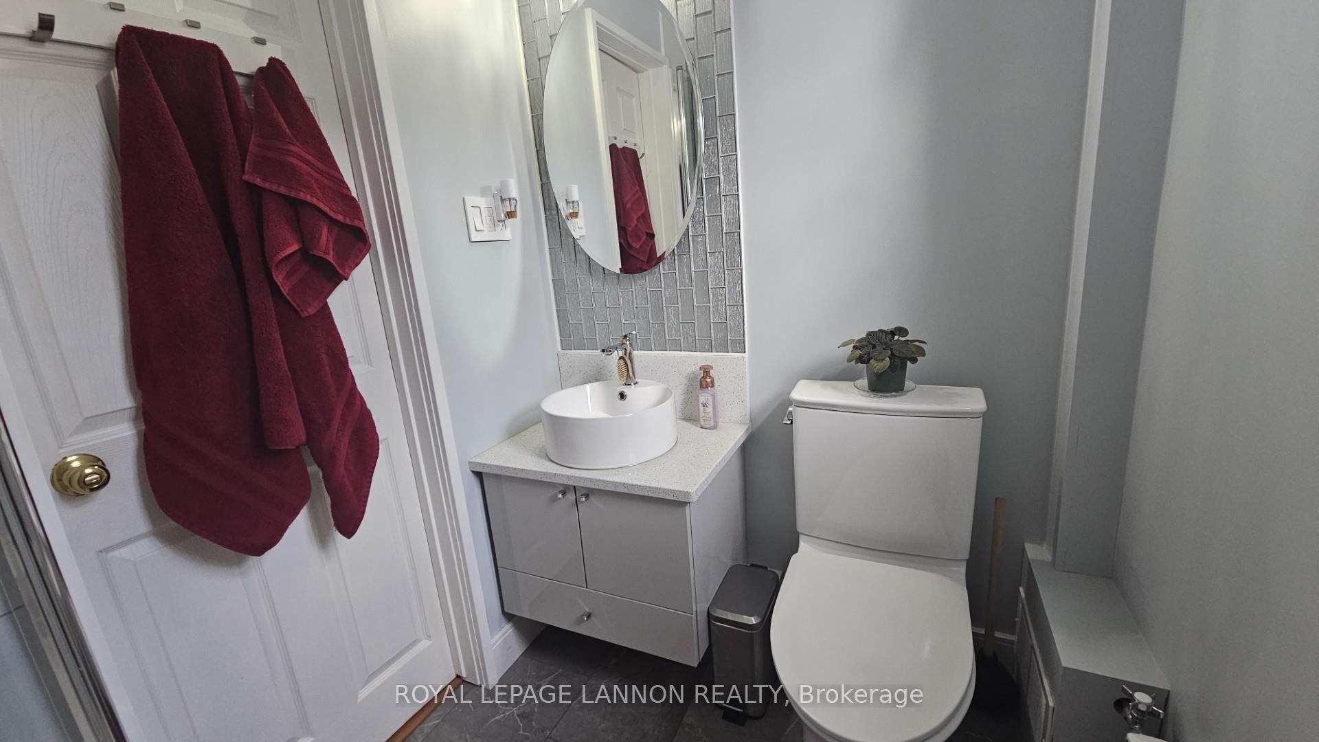 Photo 10 of 606 Kingsway, Thunder Bay, Hyde Park — HOMEH